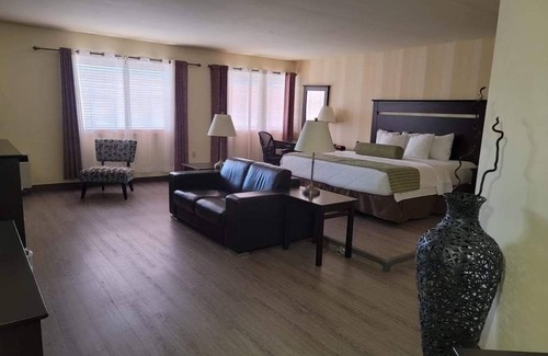 Pembroke Hotel | Quality Inn and Conference Centre