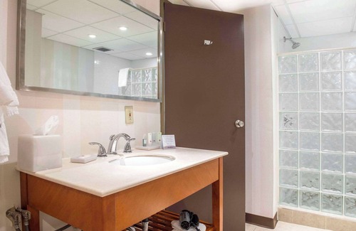 Pembroke Hotel | Quality Inn and Conference Centre