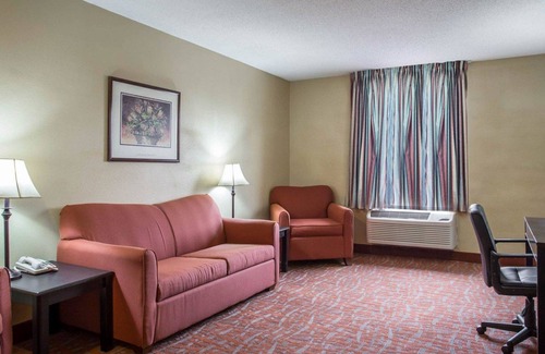 Monroe Hotel | Quality Inn And Suites Monroe