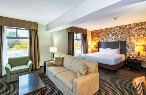 Petawawa Hotel | Quality Inn and Suites Petawawa