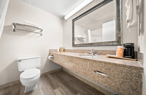 Auburn Hotel | Quality Inn Auburn Campus Area I-85