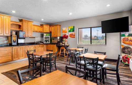 Beloit Hotel | Quality Inn Beloit