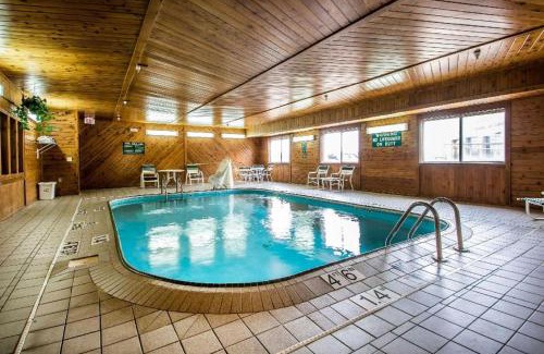 Dubuque Hotel | Quality Inn Dubuque on Hwy 20