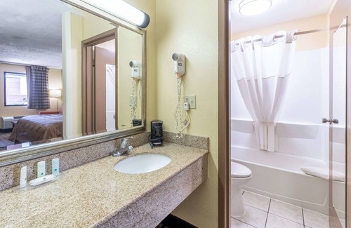 Franklin Hotel | Quality Inn Franklin - Cool Springs Area