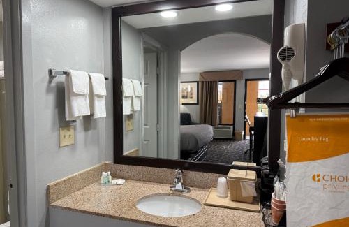 Indianola Hotel | Quality Inn Indianola