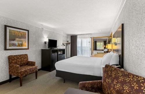 St Ignace Hotel | Quality Inn Lakefront