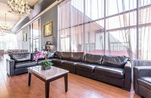 Bell Gardens Hotel | Quality Inn & Suites Bell Gardens - Los Angeles