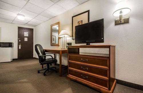 Port Crane Hotel | Quality Inn & Suites Binghamton Vestal