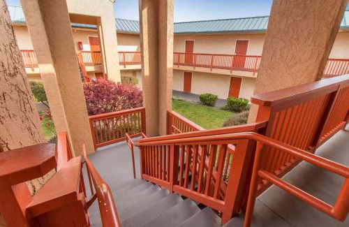 Crescent City Hotel | Quality Inn & Suites Crescent City Redwood Coast