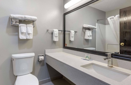 Lincoln Hotel | Quality Inn & Suites Lincoln North