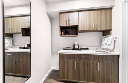 Port Lavaca Hotel | Quality Inn & Suites Port Lavaca near Lighthouse Beach