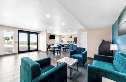 Port Lavaca Hotel | Quality Inn & Suites Port Lavaca near Lighthouse Beach