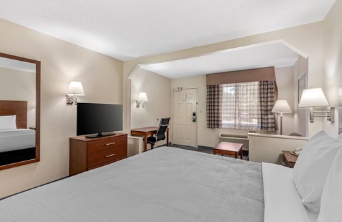 Stockbridge Hotel | Quality Inn & Suites Stockbridge Atlanta South I-75