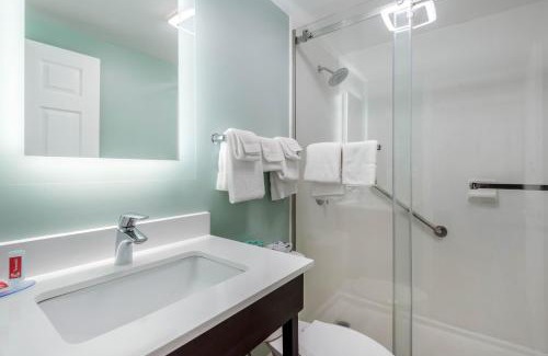 Lincoln Hotel | Quality Inn & Suites