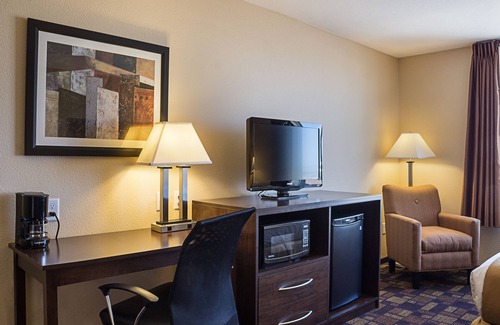 Minot Hotel | Quality Inn & Suites