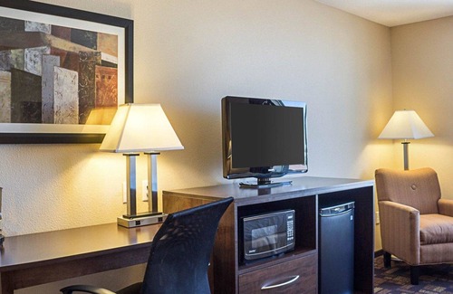 Minot Hotel | Quality Inn & Suites