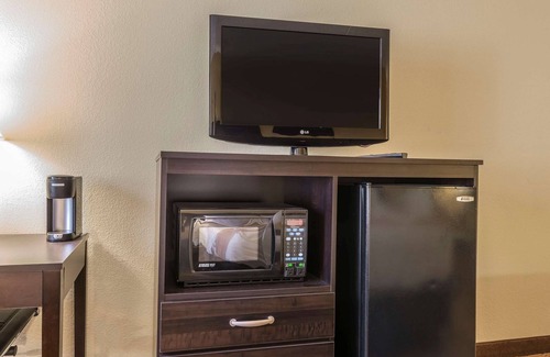 Bairdford Hotel | Quality Inn & Suites