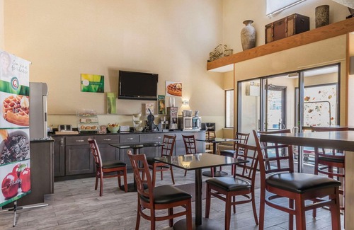 Bairdford Hotel | Quality Inn & Suites