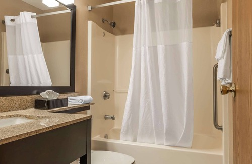 Bairdford Hotel | Quality Inn & Suites
