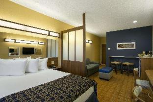 Strabane Hotel | Quality Inn & Suites