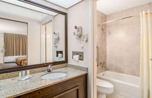 Suwanee Hotel | Quality Inn Suwanee I-85