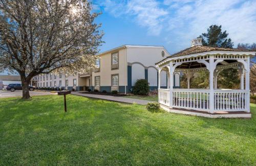 Farmville Hotel | Quality Inn University Area