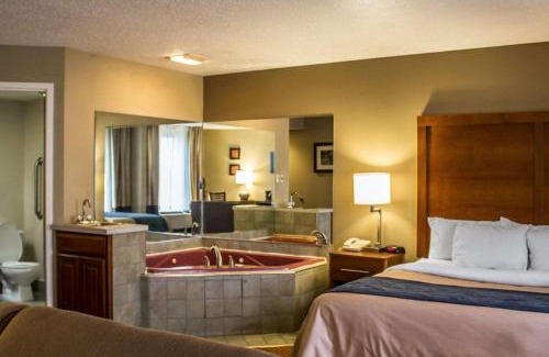 Akron Hotel | Quality Inn