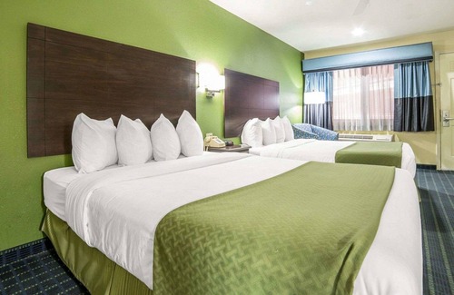 Needles Hotel | Quality Inn
