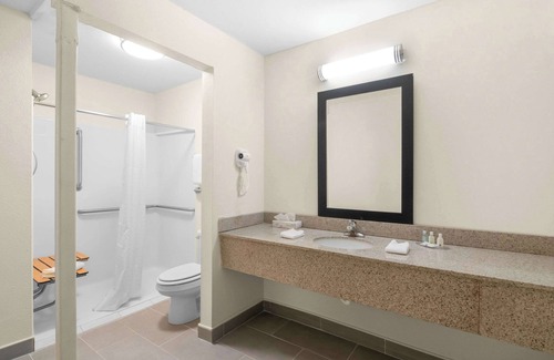 Queensbury Hotel | Quality Inn