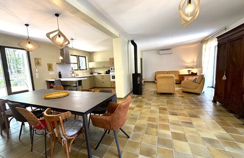 Veyrines-de-Domme House | Quality property with AC, garden & private fenced pool in Black Perigord