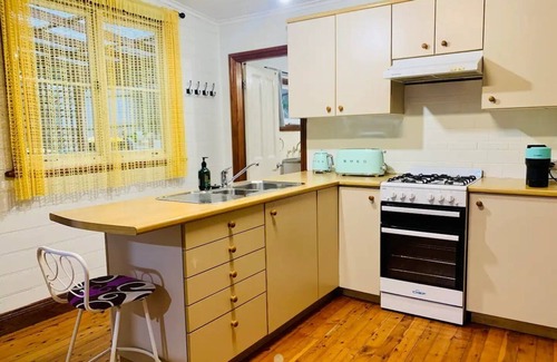 Bowral Cottage | Quarryman Cottage @ 102n