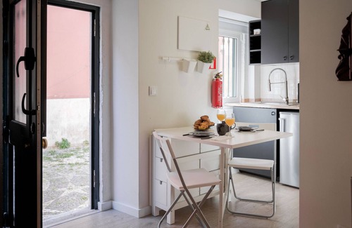 Santa Isabel Apartment | Quartel · Typical and Brand New in the City Center