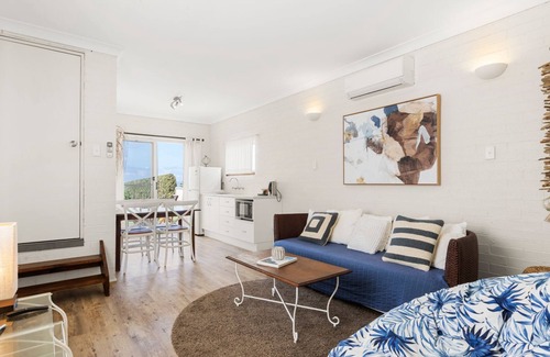 Callala Beach Cabin | Quay's Cabin - Absolute Beachfront with Views