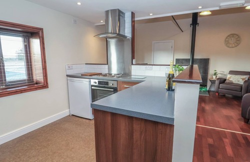 Nantwich Cottage | QUAYSIDE APARTMENT, pet friendly in Nantwich