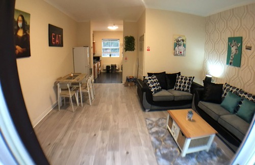 Frampton House | Quayside Properties 4 hotel type rooms