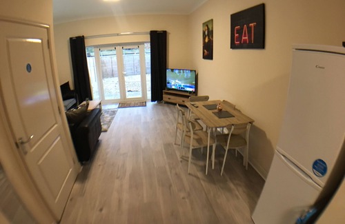 Frampton House | Quayside Properties 4 hotel type rooms