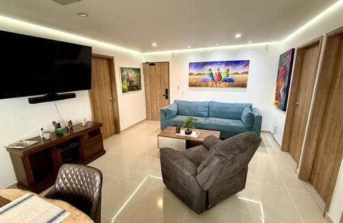 Buenos Aires Condo | Que Chimba de Parche: 1 block to Metro & Zona Viva
