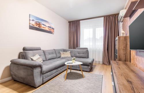 Oradea Apartment | Quebec Flat