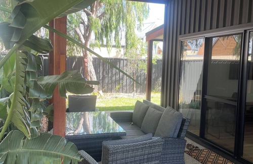 Dunsborough Cottage | Quedji Cottage - Beautiful 2 bed private cottage 3 min walk to Dunsborough town.