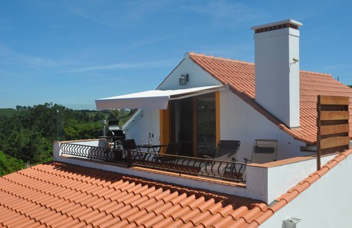 Obidos Apartment | Queen bed studio loft apartment - bathroom, kitchenette & terrace 7km Obidos