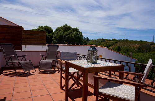 Obidos Apartment | Queen bed studio loft apartment - bathroom, kitchenette & terrace 7km Obidos