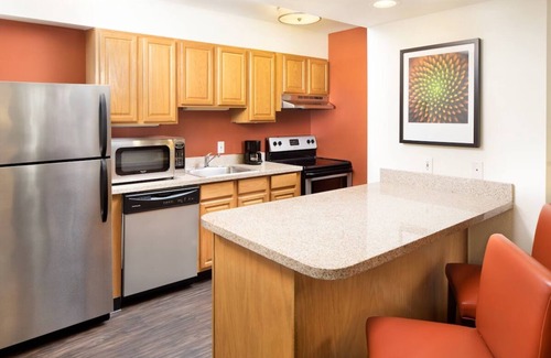 Highland Hotel | Queen Bed Suite with Sofa, Full Kitchen, Ideal for Denver Explorers
