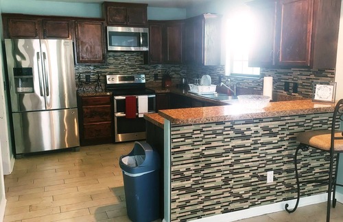 Tallahassee House | Queen bed w/ Full bath!