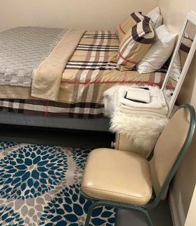 Newark House | Queen Bedroom @ Divine Villa and Resort 6 mins EWR Airport and 4mins to Train Station