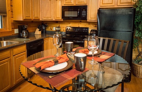 Davis Cabin | ✧Queen Cabin - wait until you see the BATHROOM!