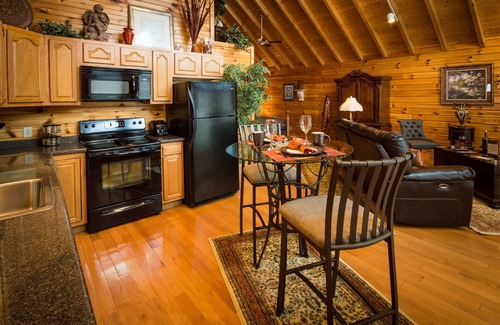 Davis Cabin | ✧Queen Cabin - wait until you see the BATHROOM!