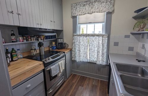 Bangor House | Queen City Duplex centrally located sleeps up to 6