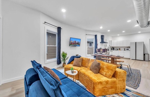 Front Park Apartment | Queen City Flat - Modern Stay