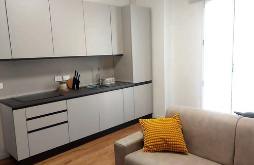 San Donato-San Vitale Apartment | Queen Home Silvia - One Bedroom Apartment, Sleeps 4