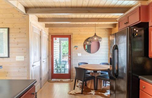 West Jefferson House | Queen Ridge Cabin